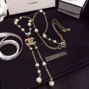 Chanel..專櫃花蕾系列...簡便小珠鏈[上身很漂亮完美品質！