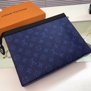 【Louis Vuitton 頂級原單】LV M60186藍花 路易威登大號Monogram帆布化妝盒，內部空間寬敞，兩側採用接襠式設計，方便取放物品，可將它輕而易舉地放進手袋中。尺寸:26x20cm