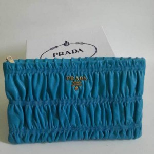 Prada普拉達爆款進口綿羊皮 皺褶 手拿包 B2596藍色