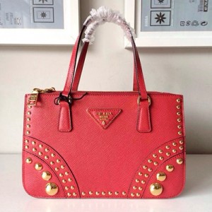 PRADA普拉達新品 大牌時尚女包 金屬飾釘裝飾手提袋 B1142M紅色