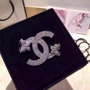 正品級別  Chanel 15秋冬 蝴蝶施華洛水晶鑽胸針 超閃 正品6000 專櫃爆款