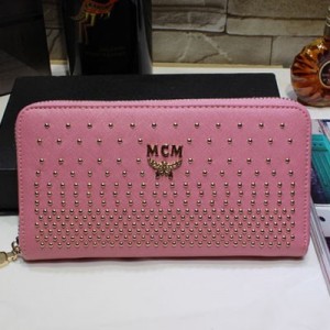 MCM包包 > MCM 個性時尚款 網釘拉鏈皮夾 進口牛皮皮夾MCM27931