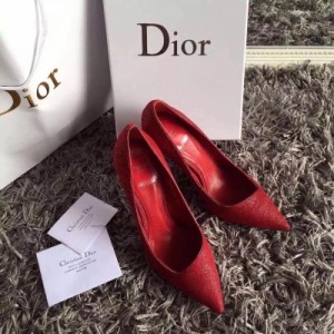 Dior高跟鞋～鞋跟包的皮，鞋底也是皮，要拿到原廠皮料，真的寸皮寸金！碼數34一39~