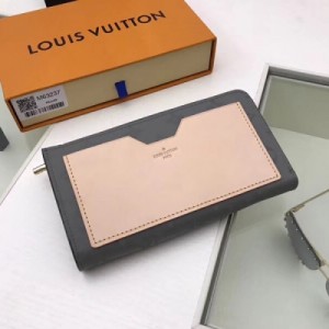 【LV頂級原單】Louis Vuitton M63237拉鍊包 由亮相2018-19秋冬男士時裝秀的Monogram Titanium帆布裁制而成，路易威登此款Cosmos錢夾是存放現金、卡片、票券與單據的優雅之選。灰色