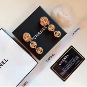 Chanel香奈兒 2018新款 小香鏤空三球耳夾 沒有耳洞的福利呀 專櫃一致黃銅材質