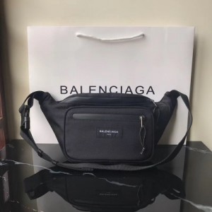 Balenciaga巴黎世家腰包和胸包，簡約時尚特流行 103B黑色