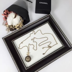 Chanel小香毛衣鏈一致正品黃銅材質，施華洛珍珠