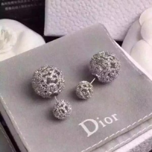 高大上Dior迪奧新款耳環，珠寶鑲嵌工藝，施華洛世奇鋯石品質！看效果吧！原單小貴！