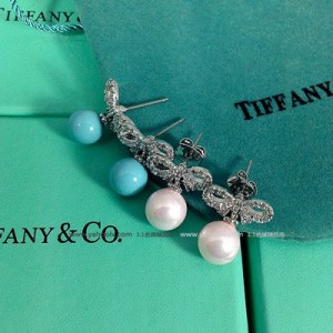 Tiffany蒂芙尼 爆款 時尚蝴蝶結鑲鉆純銀珍珠耳釘 AD45674