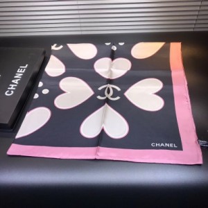 Chanel香奈兒 高級優雅氣質風現貨 香粉必入推薦 來自Chanel，極其舒服的蛋白質纖維-真絲 重磅真絲斜紋系列 適合整個四季 最新款，專櫃在售！非常高貴很有高級感非常好駕馭。可以搭配任何衣裝。氣場強大到不行 出口