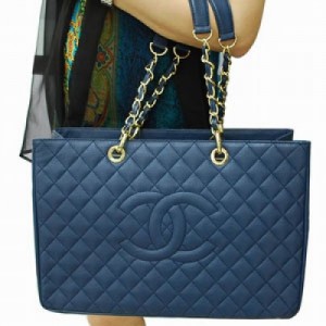 37001   Chanel香奈兒新款系列藍色大號魚子醬進口原版皮 單肩手提女包