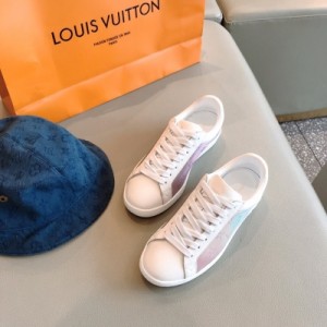 Louis Vuitton路易威登 2019新款LV鐳射系列幻彩魔術貼拼色休閒鞋 情侶款！原版特訂格位鐳射拼牛皮 與正品一致 加入拼色的元素 有反光性強的作用 鐳射幻彩Logo每對都要對位—很費材料 絲綢牛皮內裏、環保