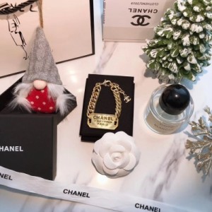 Chanel 2020早春度假新品 小香風金屬質感手鏈#買買買#正品黃銅底材頂級電鍍工藝搭配各種日常通勤和晚會活動造型，時尚又經典美美小仙女推薦自留