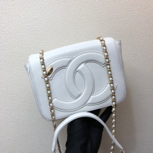 Chanel香奈兒 2019最新款口蓋包 包身採用進口小羊皮 內裏搭配牛仔布 可單肩 可斜挎 尺寸：18*8*13