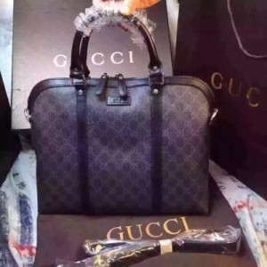Gucci爆款男包 型號：223675，尺寸：33*30*6，黑膠。