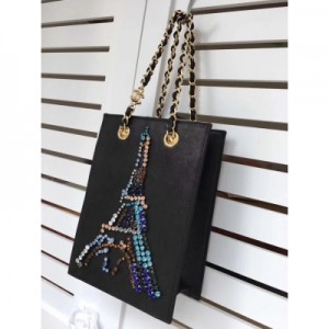 新款發佈  CHANEL/香奈兒 17新款 巴黎鐵塔 釘珠盒子包手拎包 晚宴包 手提包。到貨羅