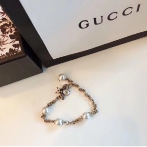Gucci古馳 蜜蜂珍珠復古手鏈 專櫃一致黃銅材質 獨家首發出場 優雅中帶著高貴復古冷豔
