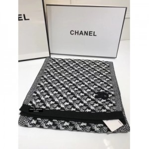 Chanel香奈兒圍巾 現貨顏色看圖…非常別致的配色 很減齡年輕的款式。專櫃最新長巾 別致款 尺寸30*180cm