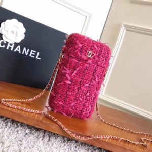 Chanel 粗呢編織鏈條手機包#牛皮革，小巧方便，可隨身攜放小物件。尺寸高20cm