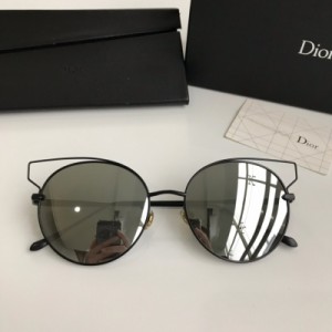 Dior迪奧太陽眼鏡 10112尺寸57-18-145時尚潮流太陽鏡，高清偏光鏡片，減少紫外線的傷害，上臉效果佳，出遊必選。