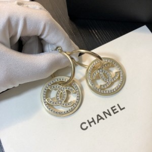 Chanel香奈兒 小香風 正品黃銅底材搭配各種日常和約會造型，隨性又經典美美小仙女推薦自留