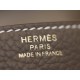 Hermes愛馬仕頂級原單高仿Lindy30手提包細節圖它將把手部位放在包的兩側，它的肩背帶則是和兩側的把手相連，當作為手提包使用時，肩背帶會自然下垂到包包的背側，這個經過計算的設計滿足了實用性的同時也保證了美觀性，容量和私密性都很卓越，非常實用的包型。
